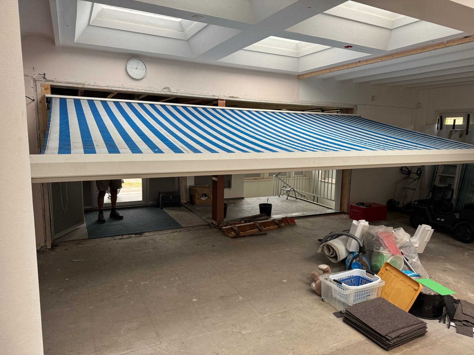 Elektrisch Knikarmscherm - Blauw/Wit Gestreept 580 br, Ophalen, Gebruikt, 450 cm of meer, Elektrisch