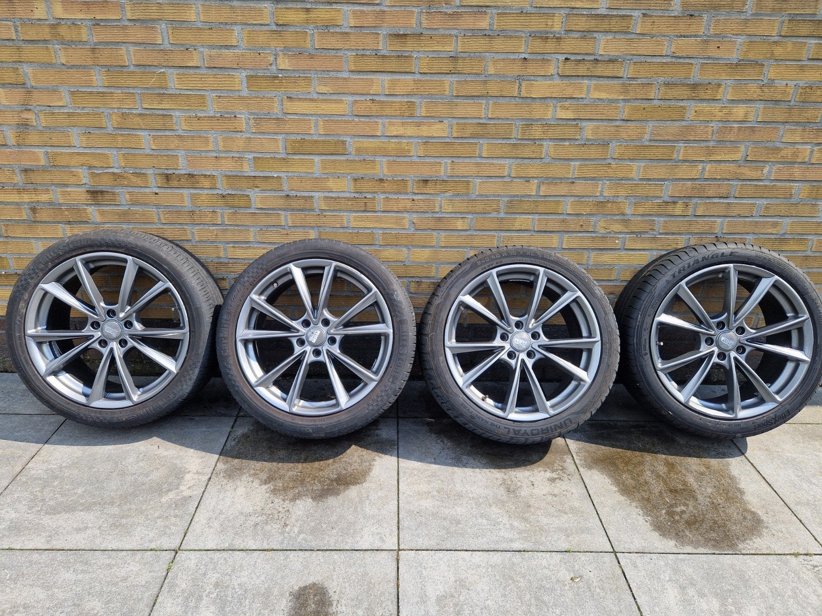 Set van 4 19-inch velgen met zomerbanden 245/40ZR19, Auto-onderdelen, 19 inch, Banden en Velgen, Ophalen of Verzenden, Personenwagen