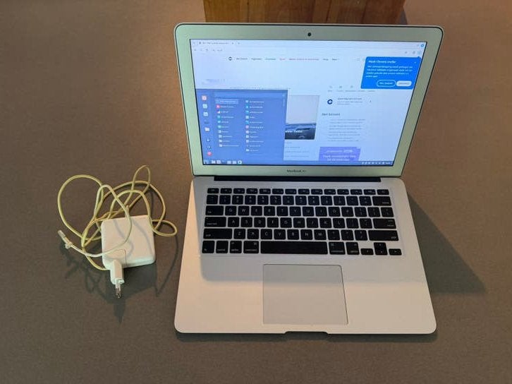 Macbook Air 2012 voorzien van Linux, Computers en Software, Apple Macbooks, Gebruikt, 256 GB, Qwerty, 13 inch