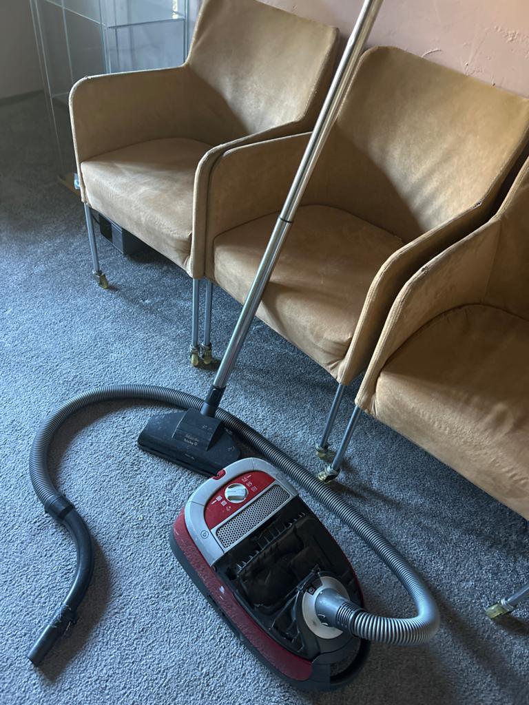 Miele stofzuiger voor onderdelen, Ophalen of Verzenden, Zo goed als nieuw, Sledestofzuiger, Miele
