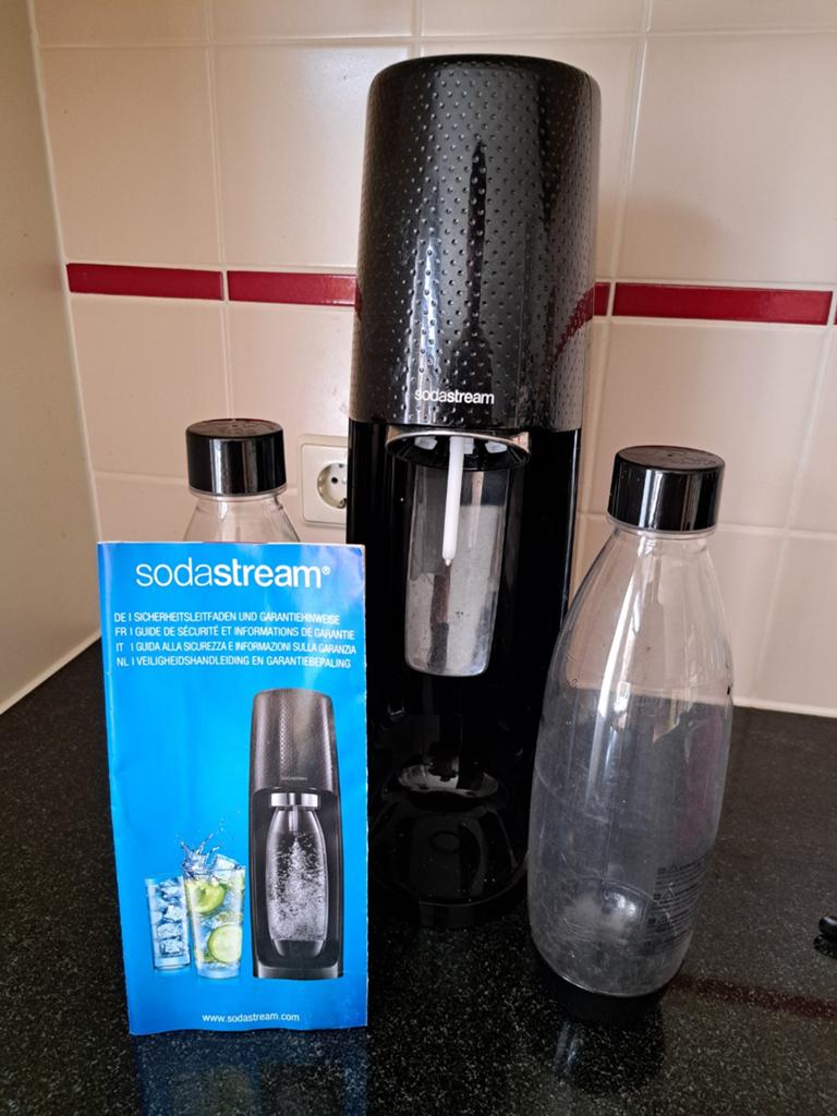 Sodastream bruiswatermaker met flessen en handleiding, Ophalen, Gebruikt