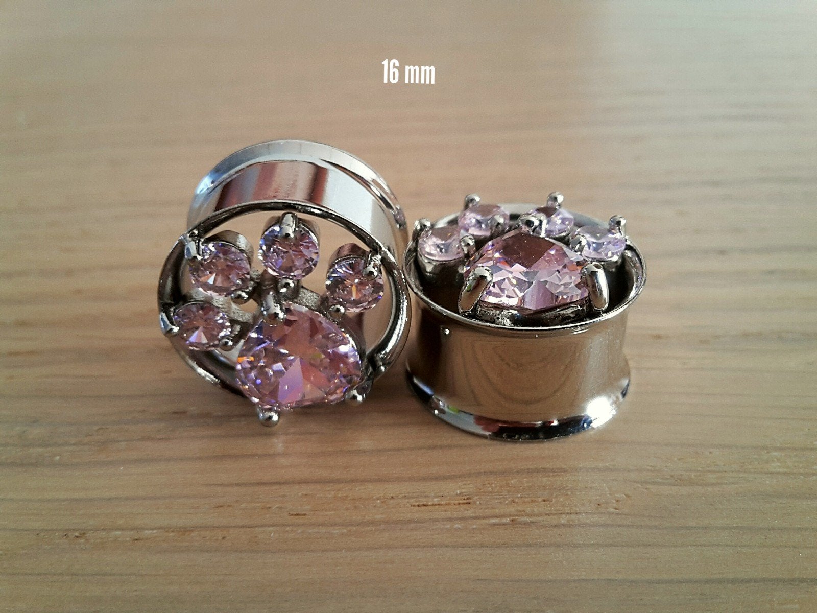 Nieuwe tunnels, pluggen. Staal. Roze steen, pootjes. 16 mm., Ophalen of Verzenden, Zo goed als nieuw, Staal, Oor- of Traguspiercing