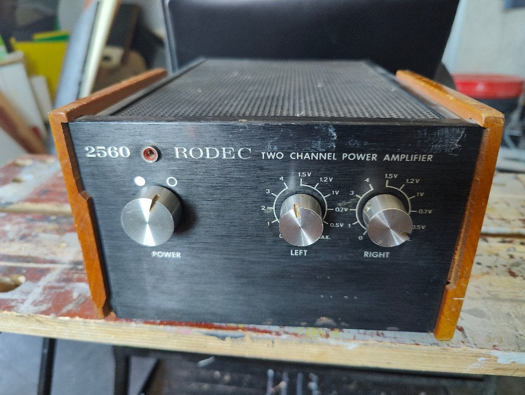 Rodec 2560 Amp, Ophalen, Gebruikt, 120 watt of meer, Overige merken