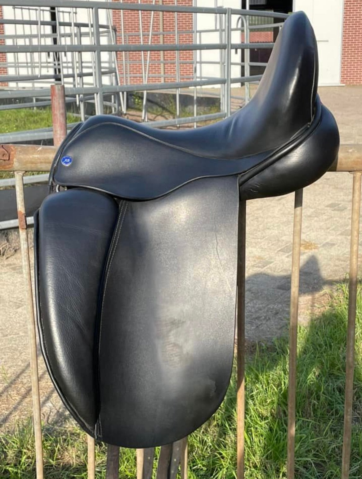 Arno Brandt zadel, 17,5 inch, Ophalen, Zo goed als nieuw, Dressuur, L (17.5 inch)