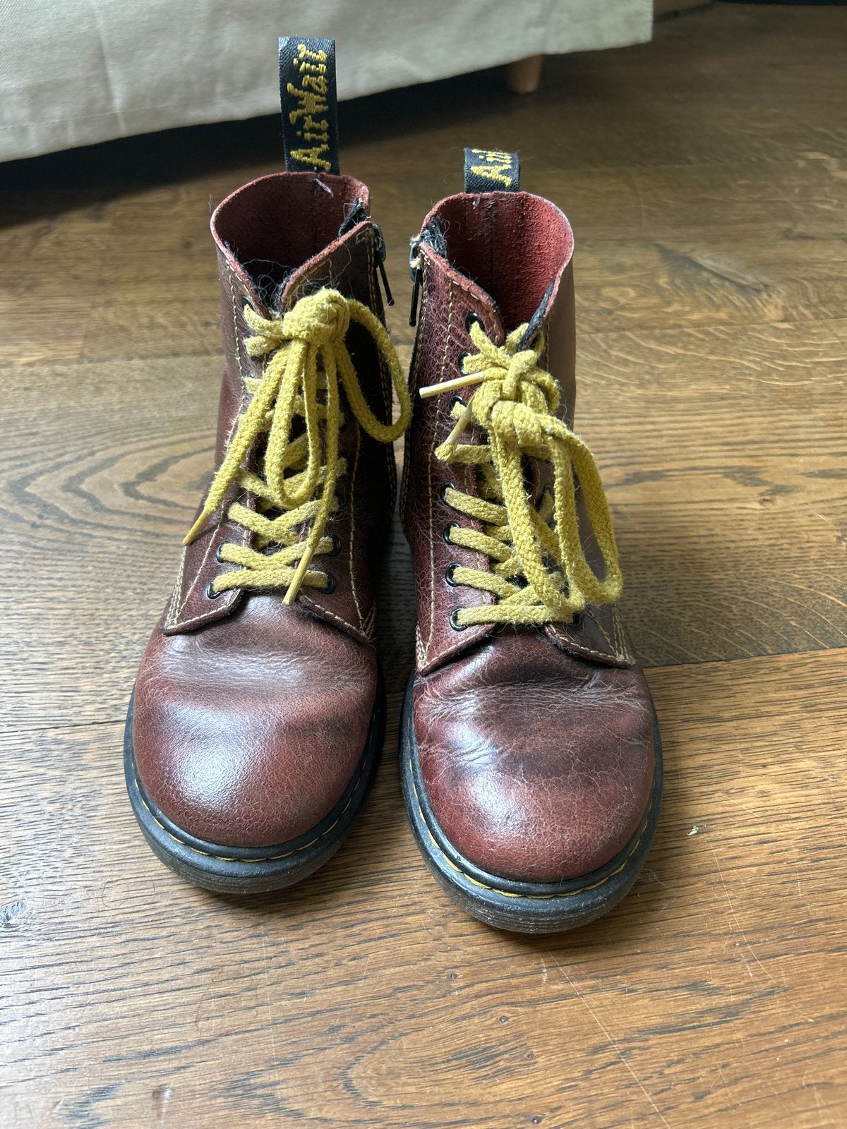 Dr. Martens laarzen maat 32 - Bruin met gele veters, Ophalen, Gebruikt, Meisje, Schoenen