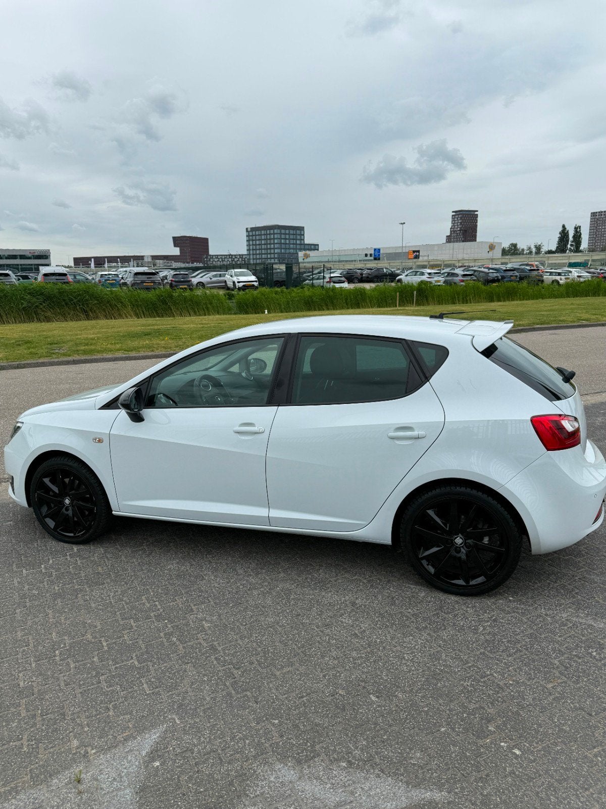 Seat Ibiza 1.0 Ecotsi 110pk DSG 2016 Wit, Auto's, Seat, 40 €/maand, Origineel Nederlands, 570 kg, Particulier