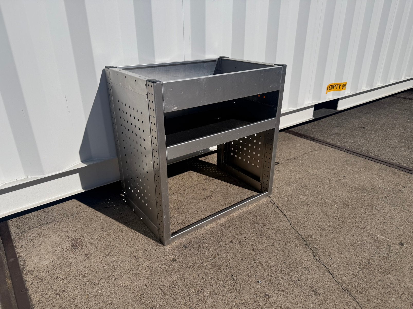 Nieuwstaat aluca bedrijfswagen inrichting, Ophalen, Zo goed als nieuw