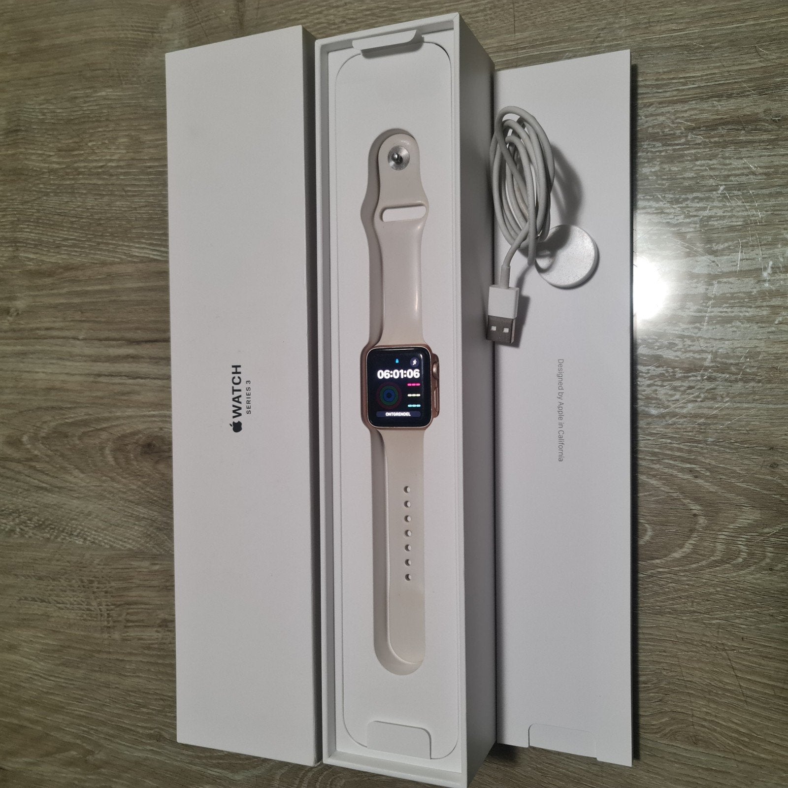 Apple Watch Series 3 - 38mm Gold Aluminium Pink Sand, Sieraden, Tassen en Uiterlijk, Ophalen, IOS, Hoogte, Zo goed als nieuw