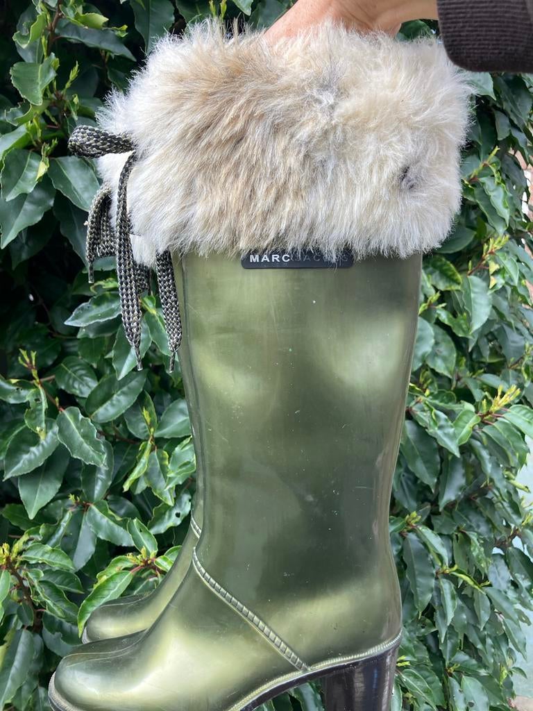 Marc Jacobs rubber laars met hak en bontrand, Kleding | Dames, Schoenen, Gedragen, Regenlaarzen, Groen, Ophalen of Verzenden