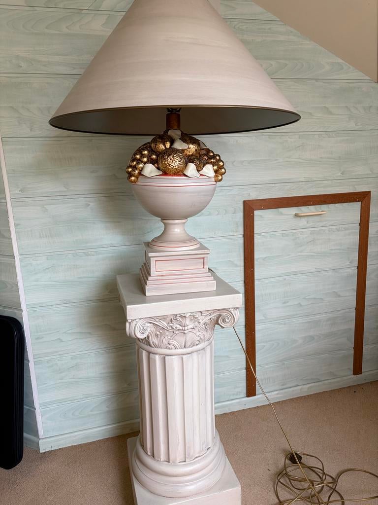 Elegante vloerlamp op zuil met klassieke uitstraling, Ophalen, Gebruikt, Kunststof, 100 tot 150 cm