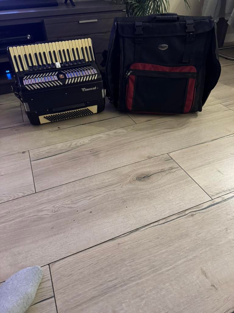 PARROT accordeon, Ophalen of Verzenden, Zo goed als nieuw