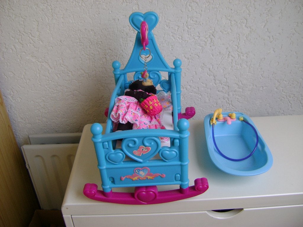 blauwe poppen schommelwieg 28lx17brx18h pop en bad verkocht, Ophalen of Verzenden, Zo goed als nieuw, Overige typen