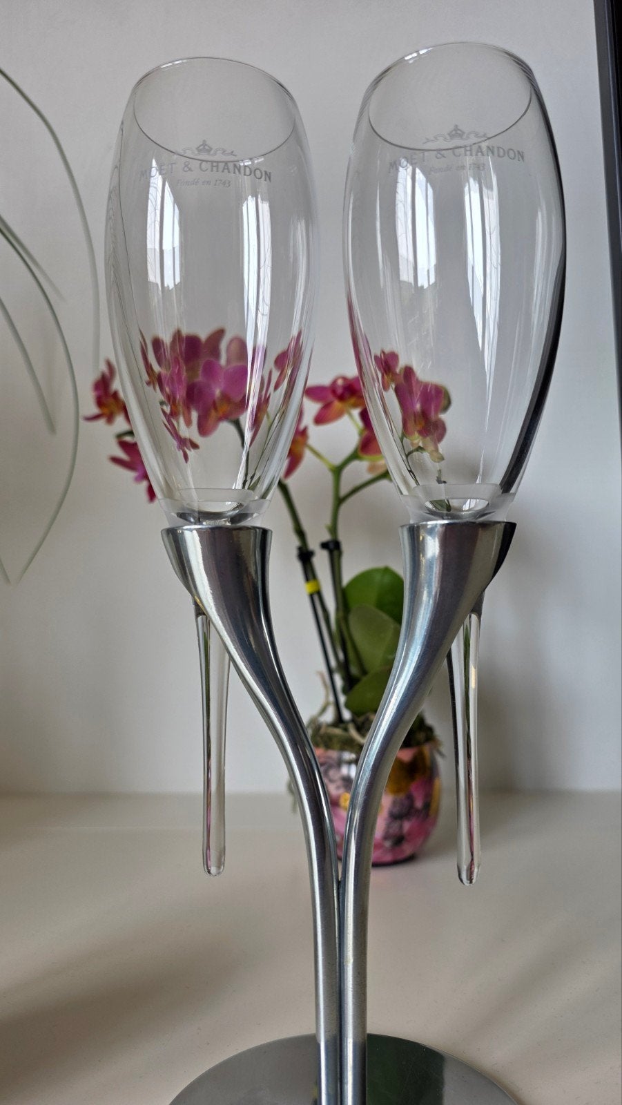 Moët & Chandon Wedding Champagne Glazen met Houder, Huis en Inrichting, Woonaccessoires | Overige, Zo goed als nieuw, Glas, Zilver