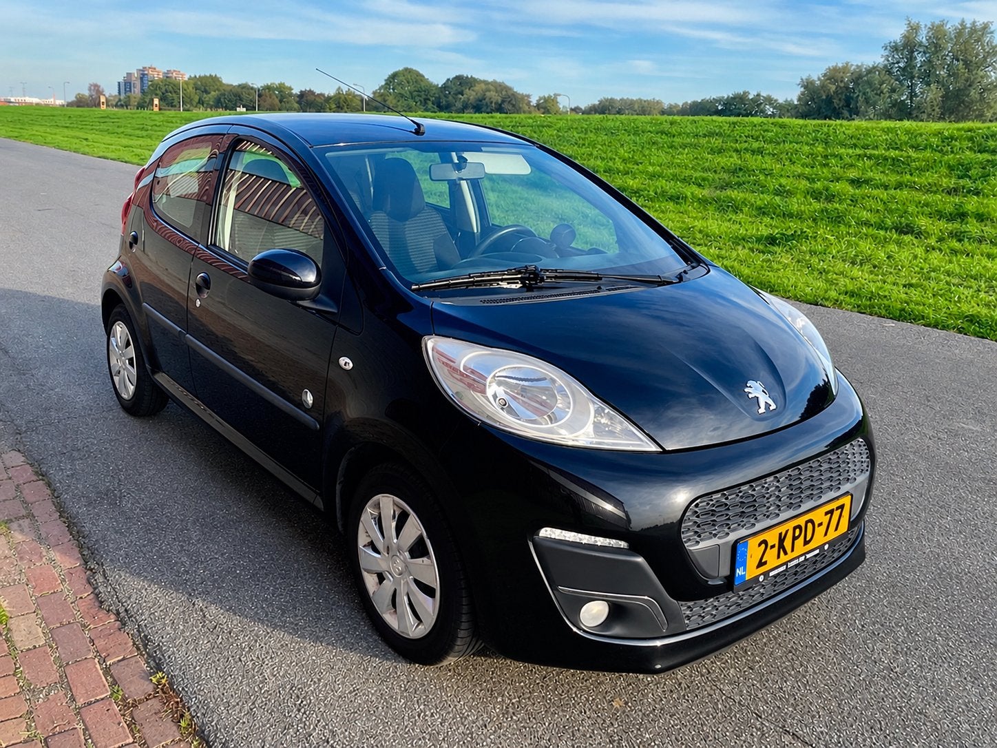 Peugeot 107 Envy 2013 | 79.804 km | Airco | NAP | APK okt‘27, Auto's, Voorwielaandrijving, Dealer onderhouden, Stof, Bluetooth