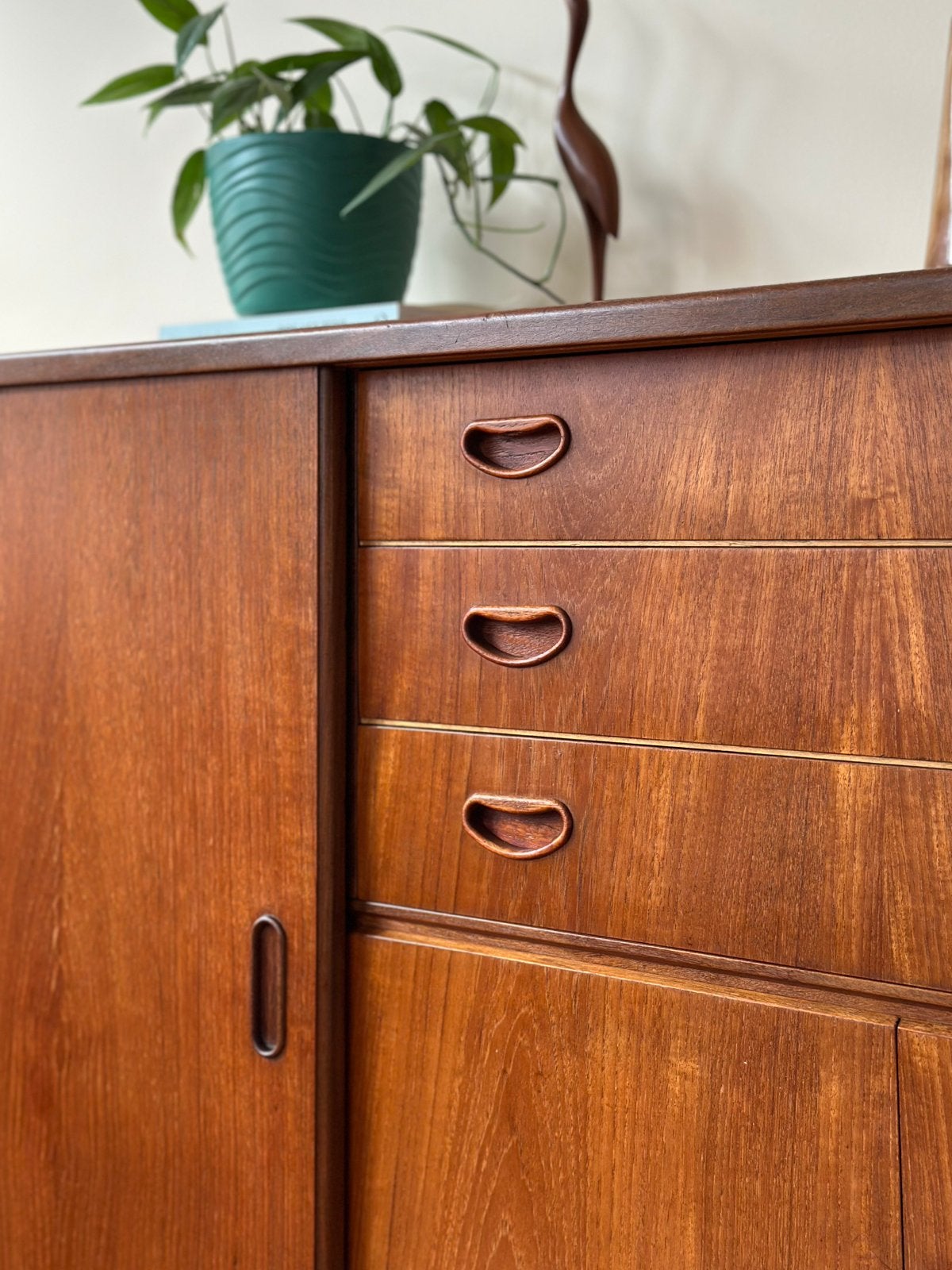 Vintage wandkast highboard deens lades teak jaren 50/60/70, Huis en Inrichting, Ophalen, Gebruikt, Met deur(en), 100 tot 150 cm