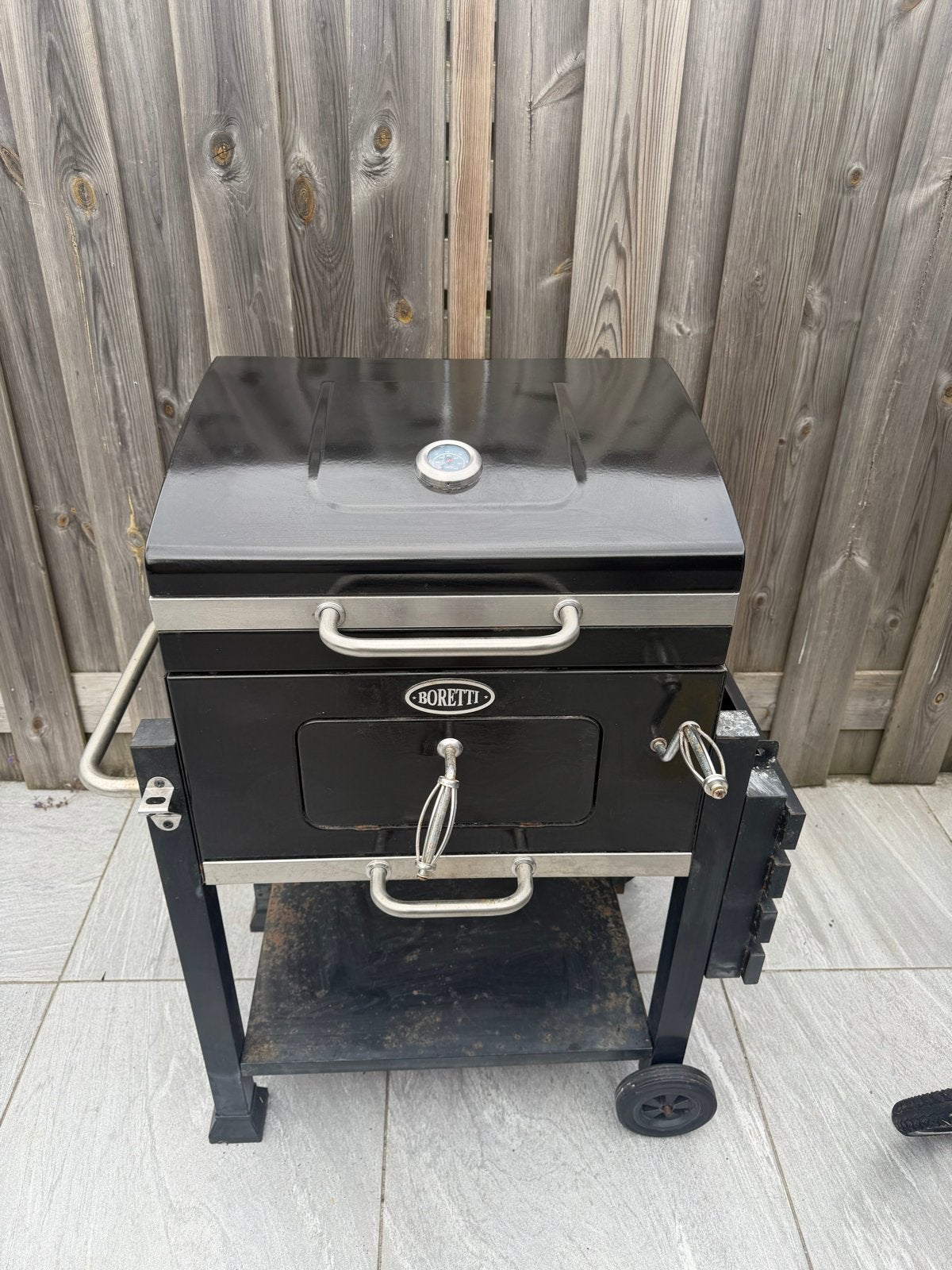 Boretti Carbone houtskool bbq, Tuin en Terras, Houtskoolbarbecues, Ophalen, Gebruikt, Met accessoires