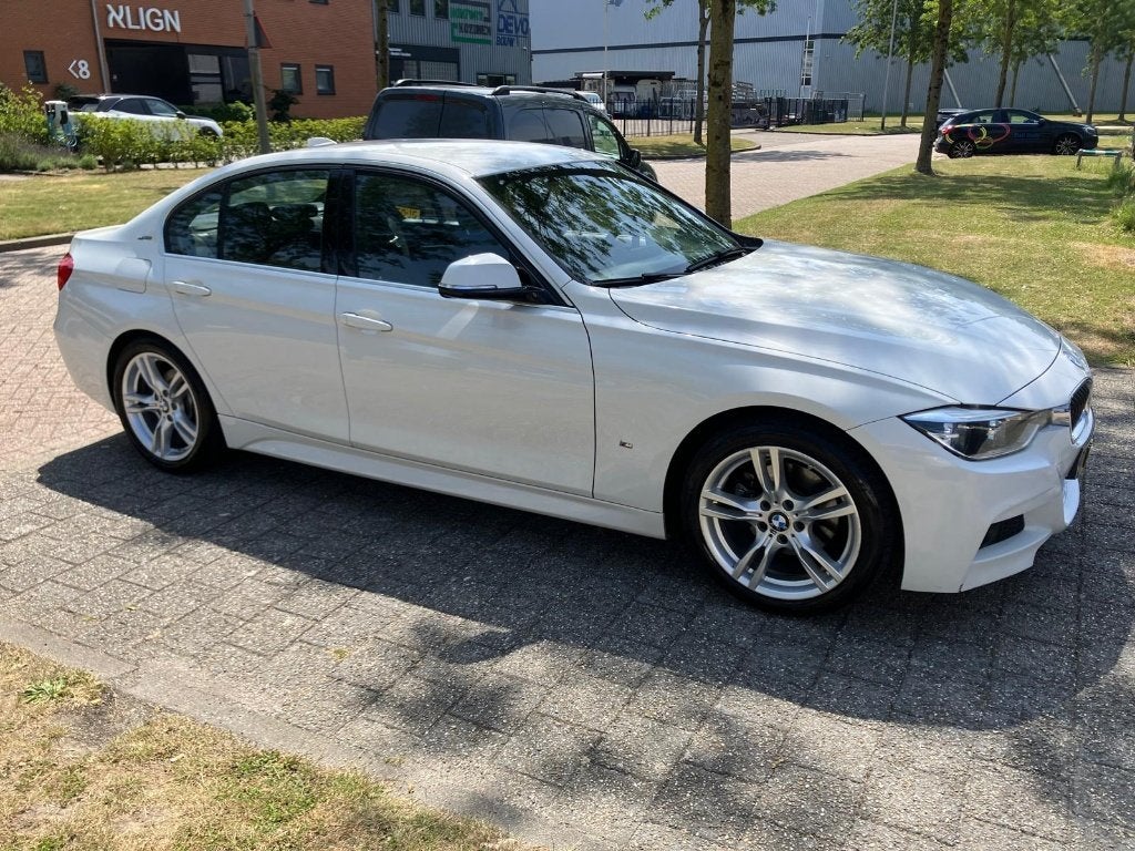 BMW 3-Serie 330e Iperformance M-sport 252pk Aut Wit, 1998 cc, Achterwielaandrijving, Alcantara, Dealer onderhouden