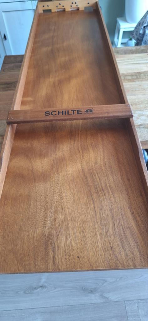 Schilte sjoelbak, Ophalen