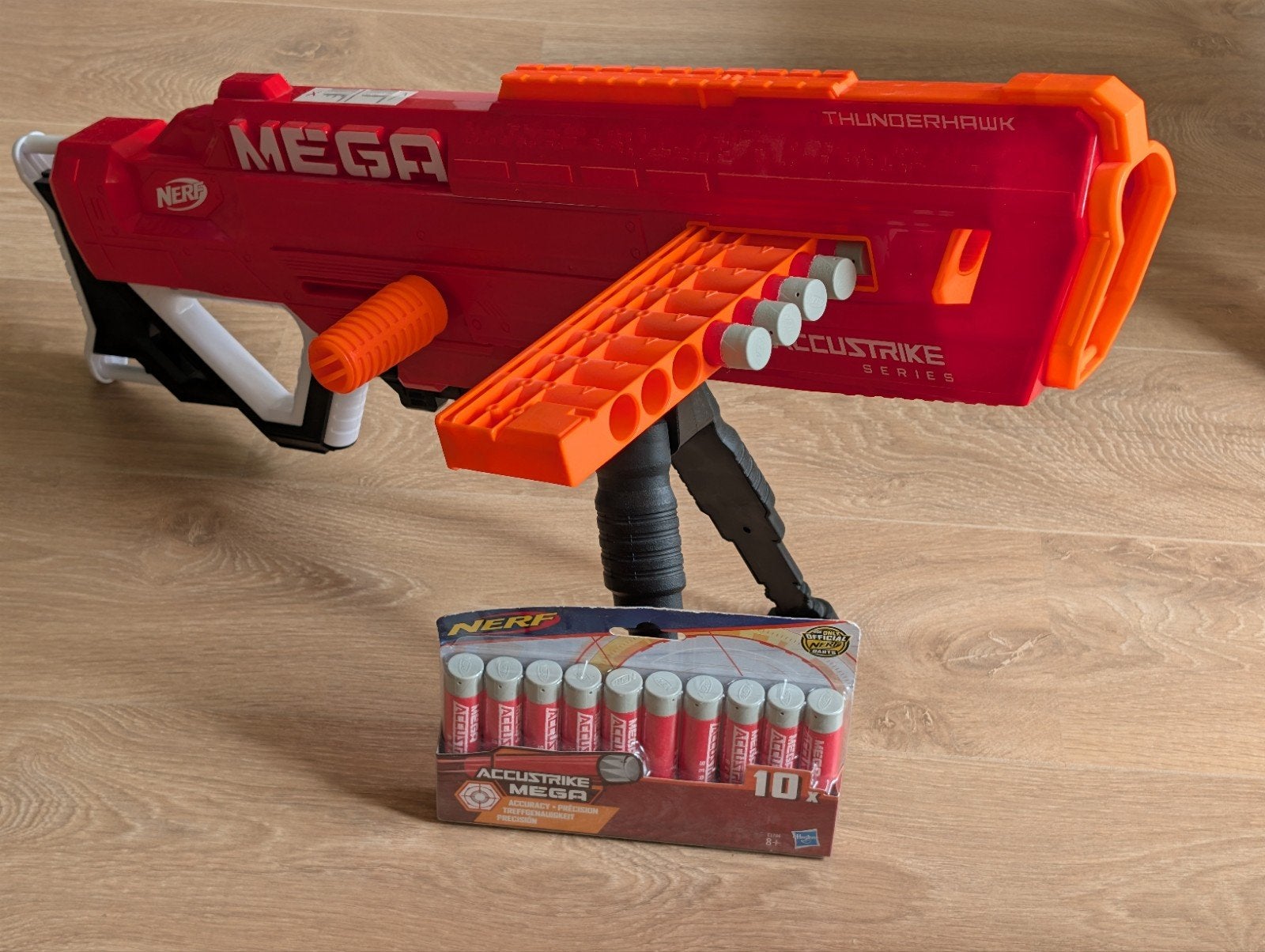 Nerf Mega Thunderhawk Accustrike Blaster met pijltjes, Ophalen