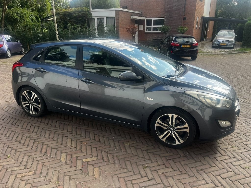 Hyundai i30 1.4i Blue 100PK 2016 Grijs, Voorwielaandrijving, Stof, 4 cilinders, 100 pk