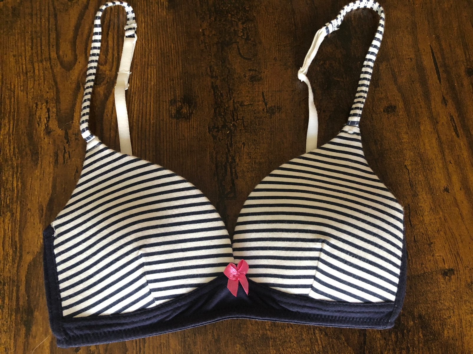 BH 60B, Nacht- of Onderkleding, Zo goed als nieuw, Hunkemöller, Verzenden