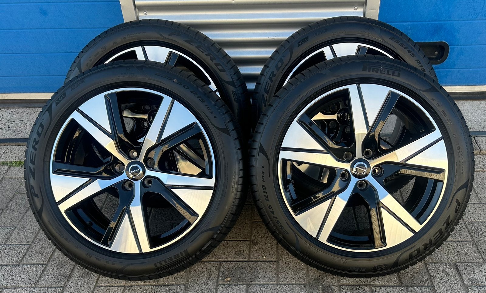 19 inch Volvo velgen 235-50-19/255-45-19 zomerbanden EX,C40