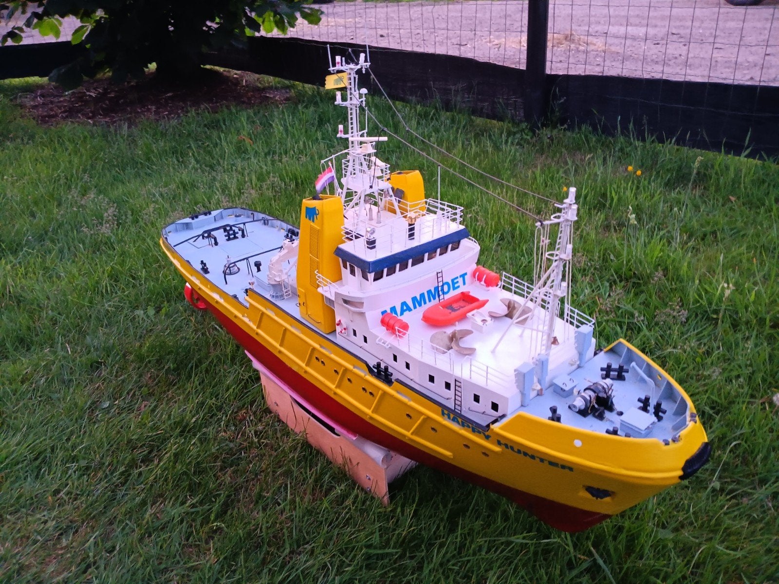 Prachtig Happy Hunter sleepboot, rc varend, Hobby en Vrije tijd, Modelbouw | Boten en Schepen, Ophalen, Zo goed als nieuw