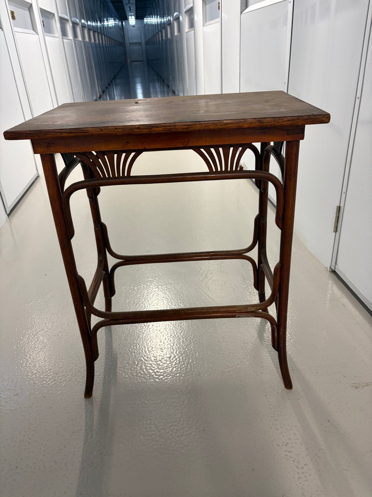 Antieke Thonet Bijzettafel - Gebogen Hout Design, Ophalen
