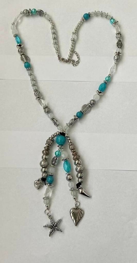 Mooie kralen ketting met bedels, Ophalen of Verzenden, Nieuw, Overige materialen
