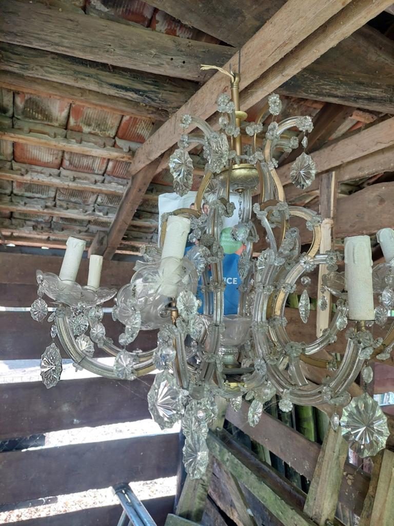 Oude kristal kroonluchter, Ophalen