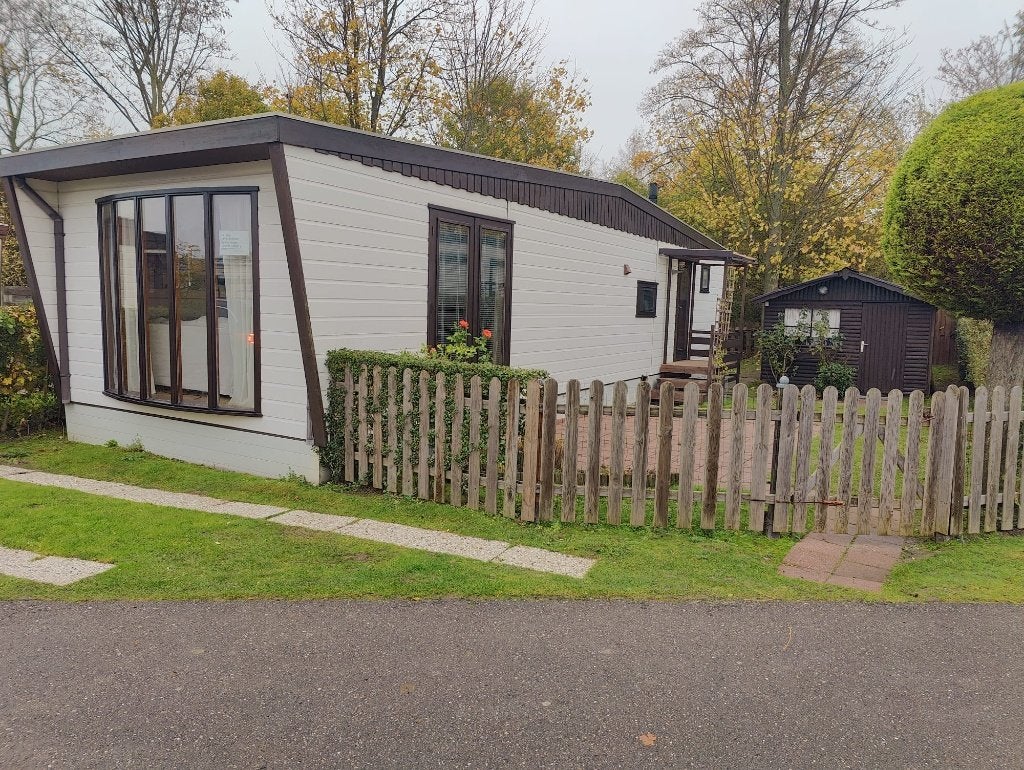 Ruim winterhard kunststof chalet met 5 slaapplaatsen, Tot en met 5