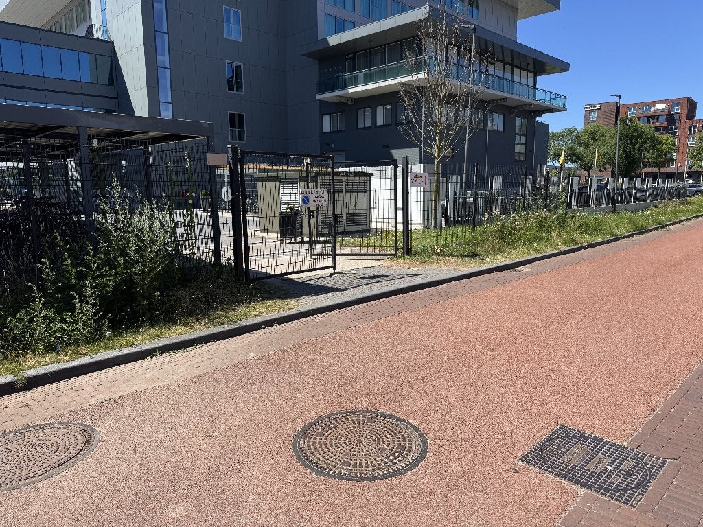 Hek met poort 25 meter, Tuin en Terras, Ophalen, Met poort, Spijlenhekwerk, Zo goed als nieuw