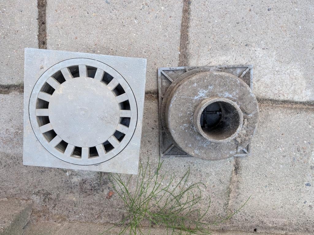 2 Klokputten - 12 cm hoog, 18 cm diameter, Gebruikt, Ophalen of Verzenden, Minder dan 2 meter, 80 mm of meer