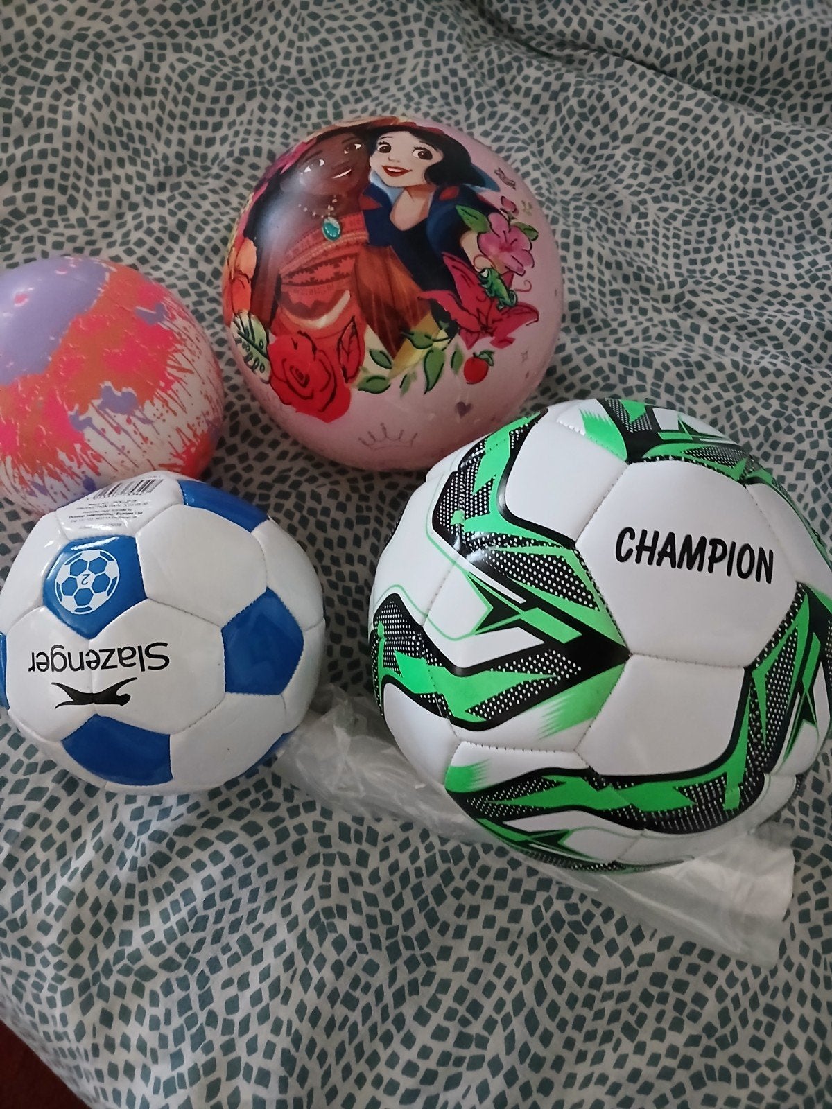 Sport en fitness groot voetbal en 3 van handbal 4 stuks, Ophalen, Zo goed als nieuw