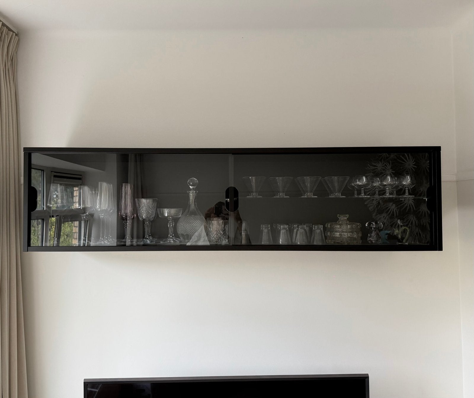 IKEA Servies Wandkast Zwart met Glazen Schuifdeuren, Ophalen, Gebruikt, 150 tot 200 cm, Overige houtsoorten