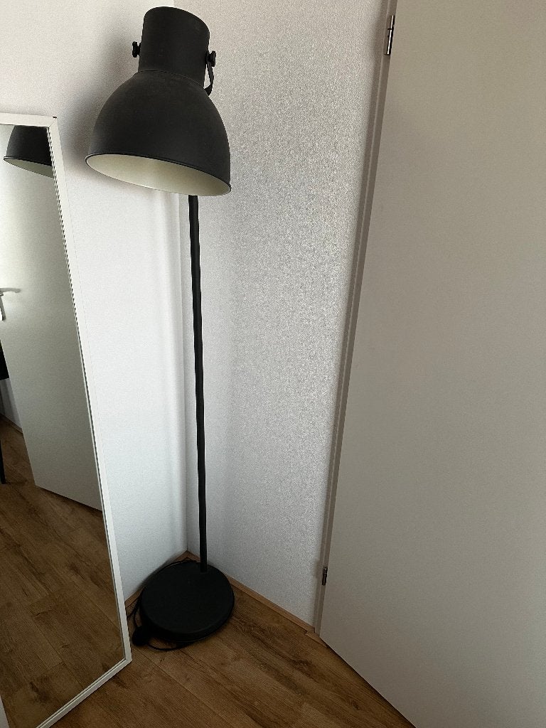 IKEA HEKTAR vloerlamp donkergrijs, Ophalen, E27 (groot), Zo goed als nieuw, Metaal