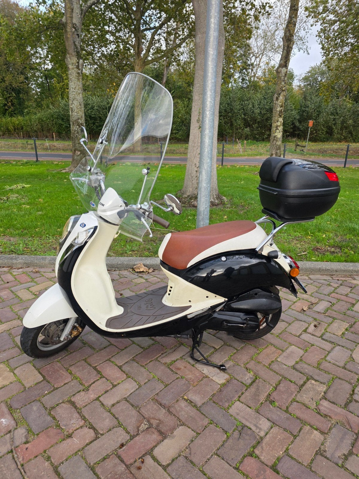Goed onderhouden Sym Mio scooter met nieuwe carburateur, Ophalen of Verzenden, Gebruikt, Benzine, SYM
