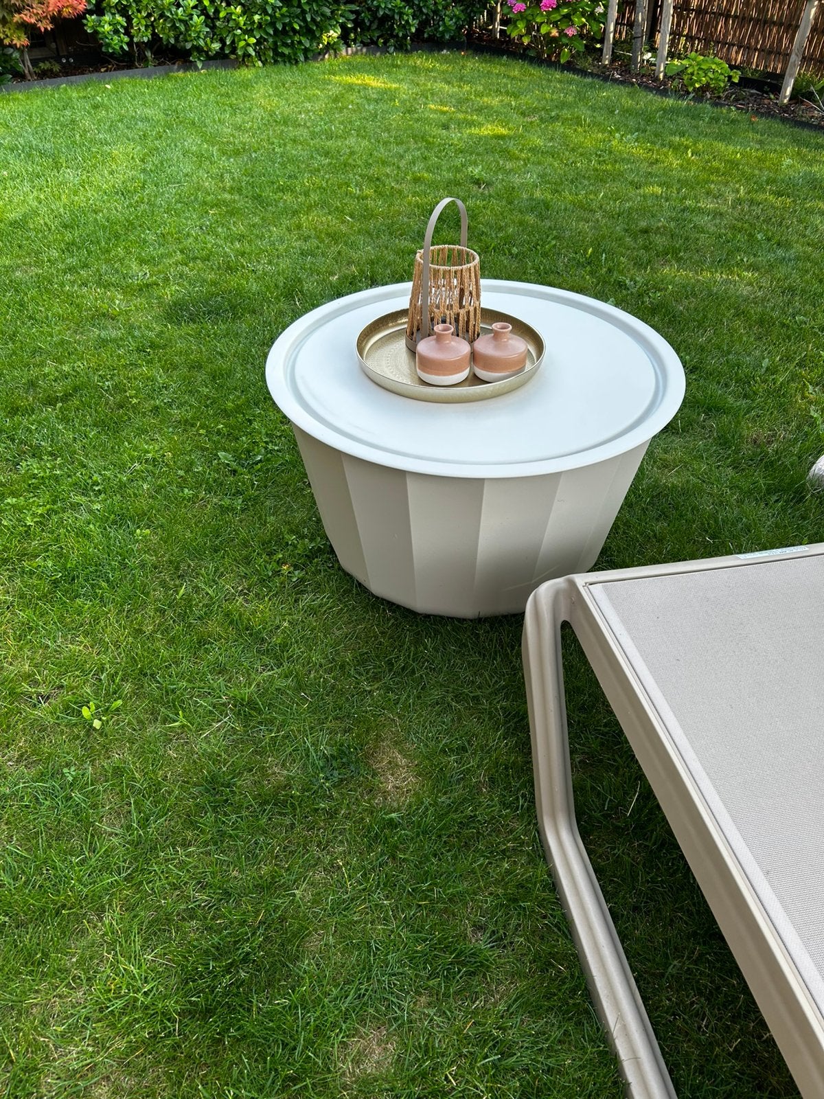 Bijzettafel tuin taupe kleur, Tuin en Terras, Tuintafels, Ophalen, Gebruikt, Rond, Kunststof