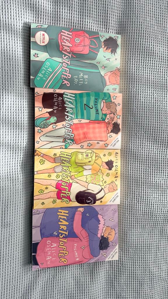 Heartstopper Volumes 1-4, Meerdere stripboeken, Ophalen of Verzenden, Zo goed als nieuw