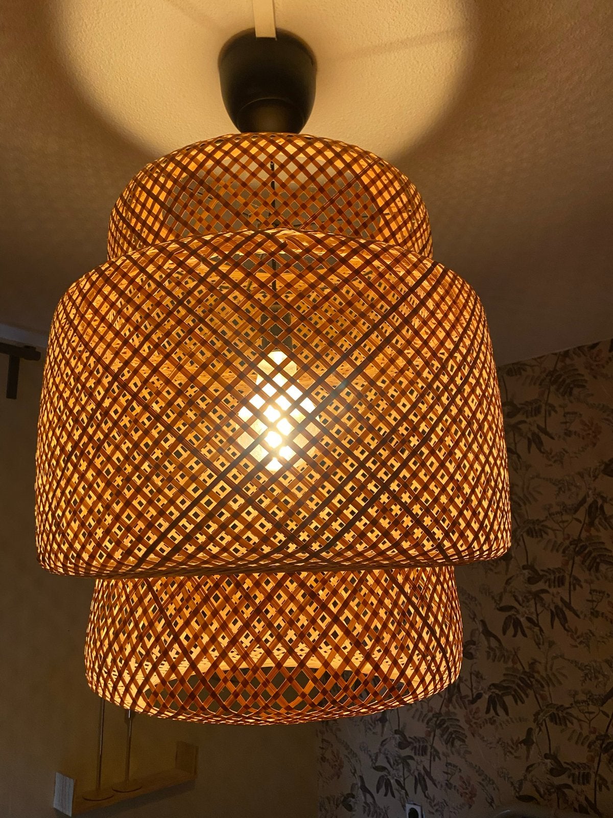 Grote IKEA hanglamp van bamboe, Ophalen of Verzenden, Zo goed als nieuw, Hout, 50 tot 75 cm