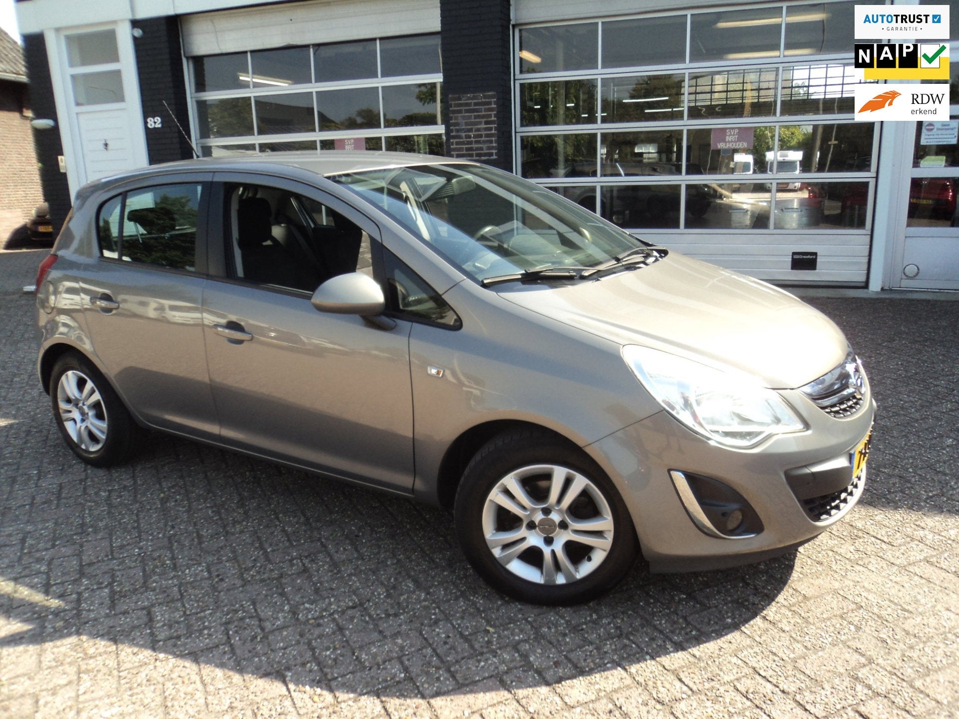 Opel Corsa 1.2-16V Berlin, Voorwielaandrijving, Euro 5, Gebruikt, Zwart