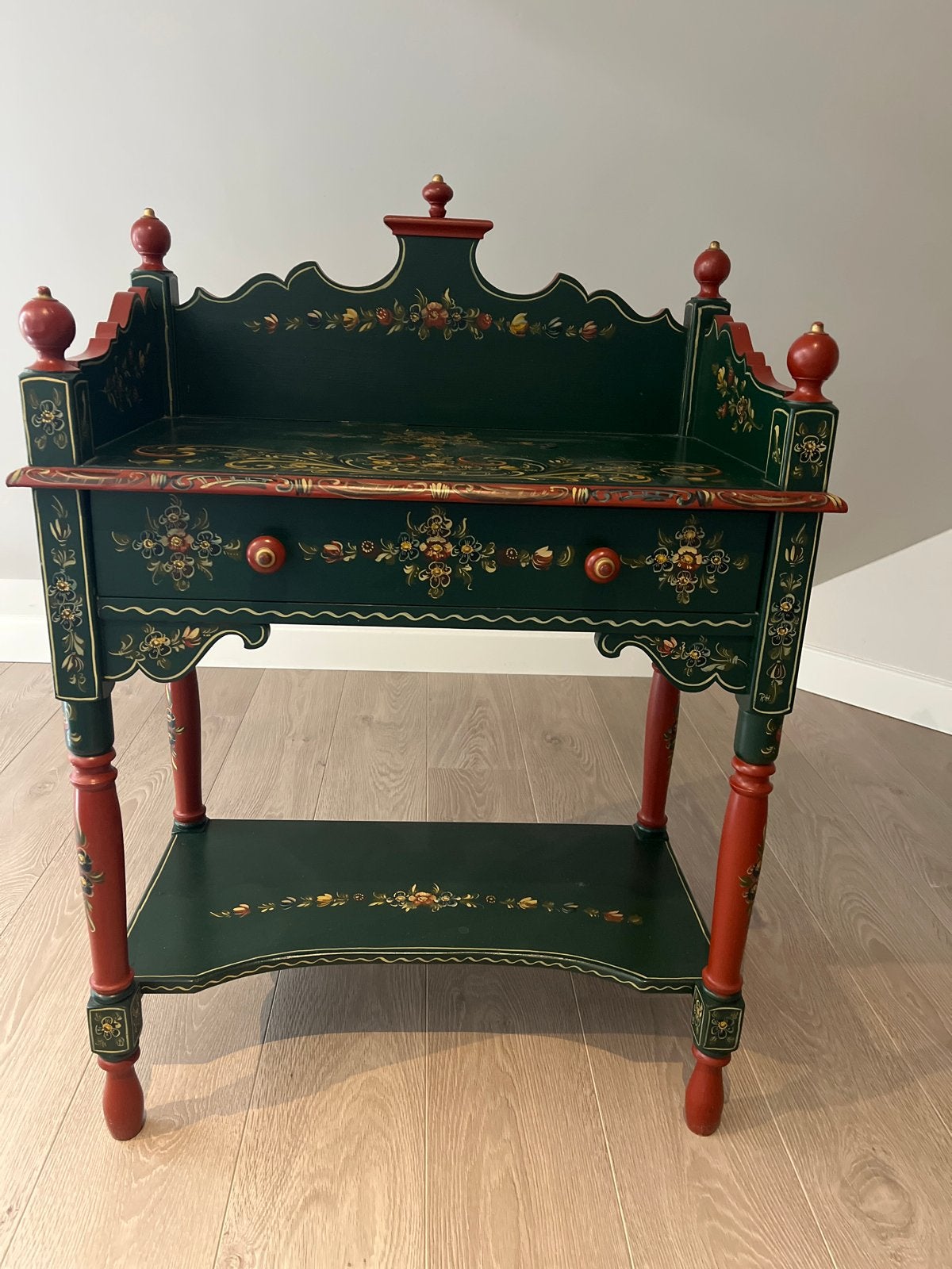 Hindelooper sidetable met lade - Handgeschilderd, Ophalen, Gebruikt, 50 tot 100 cm, Overige houtsoorten