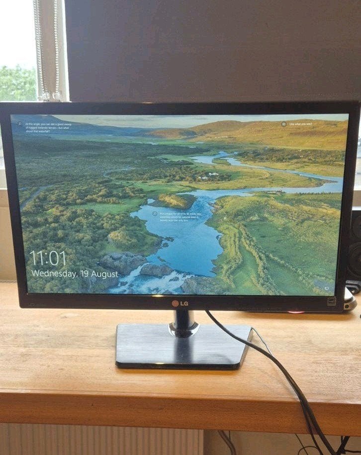 LG Monitor 22 inch Full HD (1920x1080), Gebruikt, Kantelbaar, Full HD, Ophalen of Verzenden