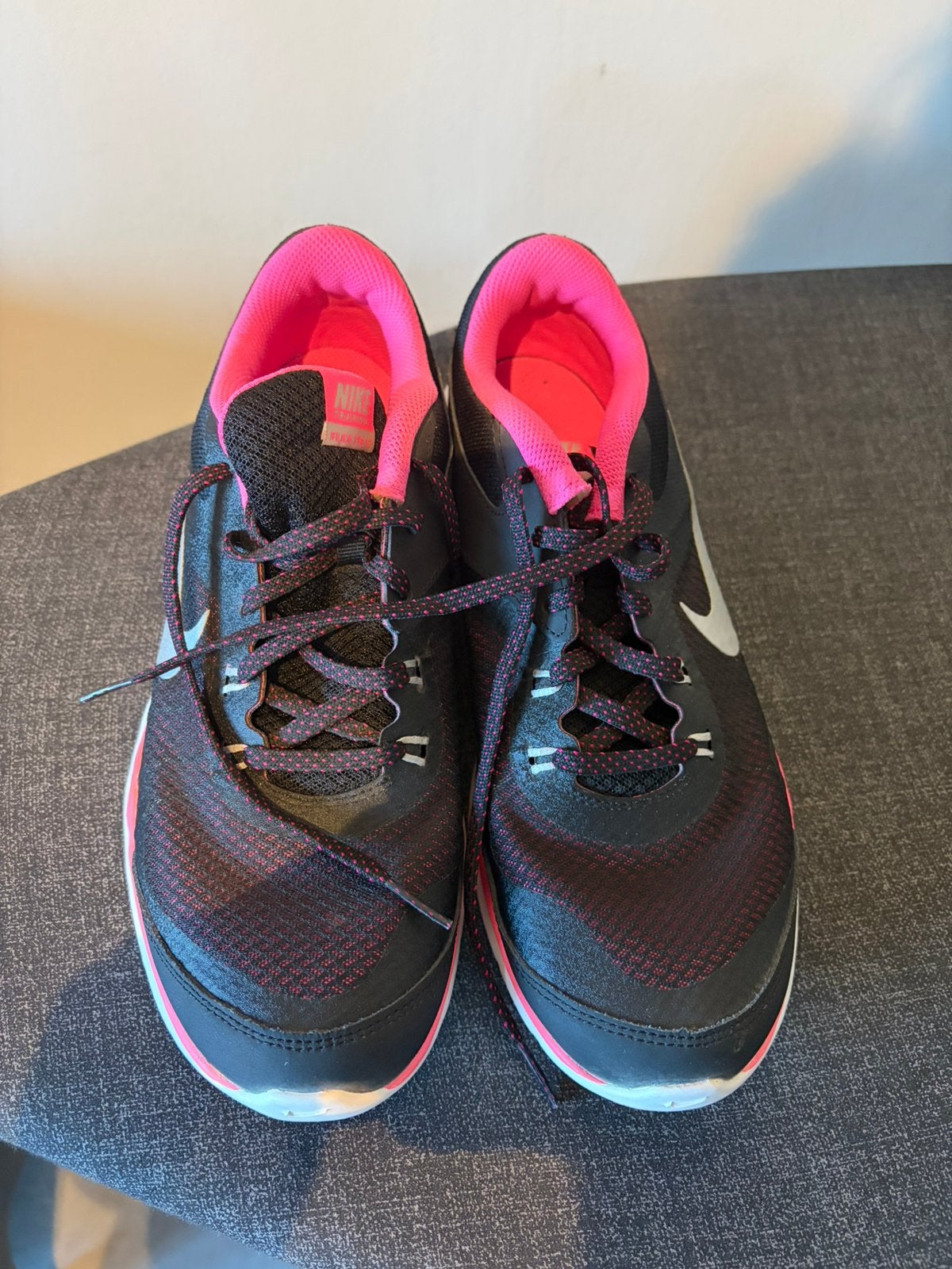 Niks sportgympen maat 41 zwart/roze te koop, Kleding | Dames, Schoenen, Overige kleuren, Verzenden, Sportschoenen, Zo goed als nieuw