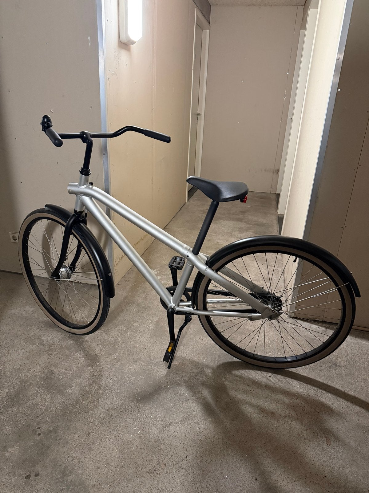 VanMoof 6.1 M2 damesfiets: iconisch en in zeer nette staat, Ophalen, Zo goed als nieuw, Terugtraprem, Overige merken
