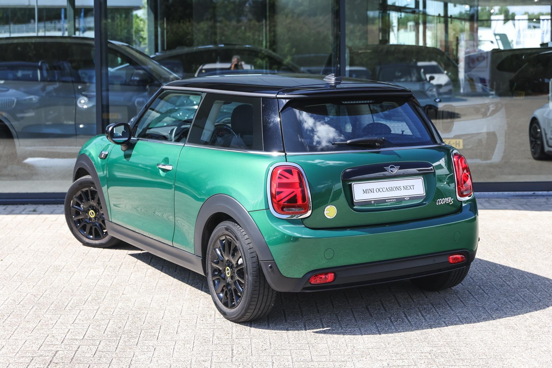 MINI Electric Camden / Sportstoelen / LED / Stoelverwarming, Auto's, Dealer onderhouden, Met garantie (alle), 4 stoelen, Leder en Stof