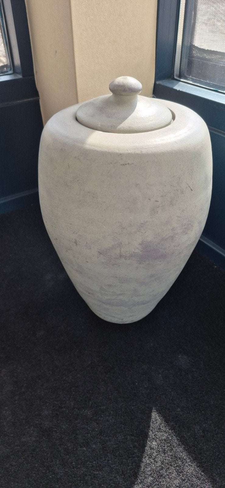 Stenen vaas / urn / pot, Ophalen, Met deksel, Zo goed als nieuw, 40 cm