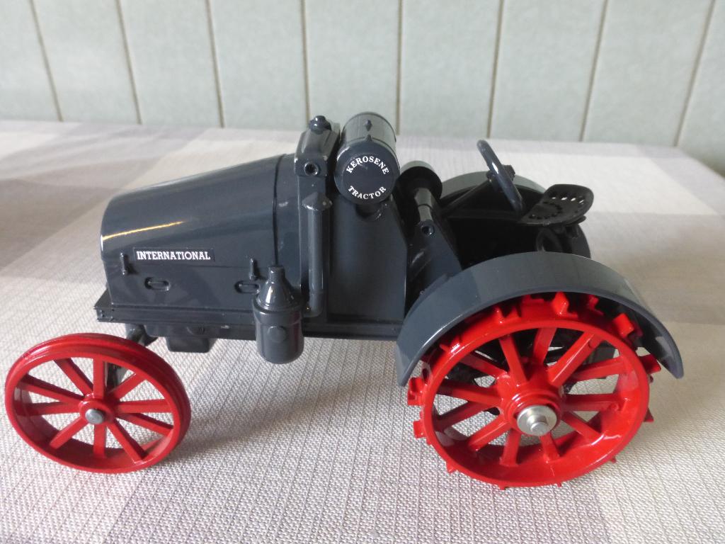 INTERNATIONAAL 1920 schaal 1/16, Hobby en Vrije tijd, Modelauto's | 1:18, Ophalen of Verzenden, Zo goed als nieuw, Overige typen