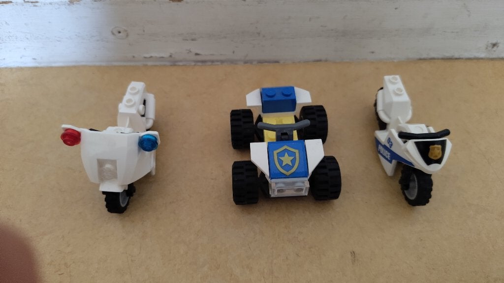 Te koop lego politie 2 motoren en een quad, City, Lego, Nieuw, Ophalen of Verzenden