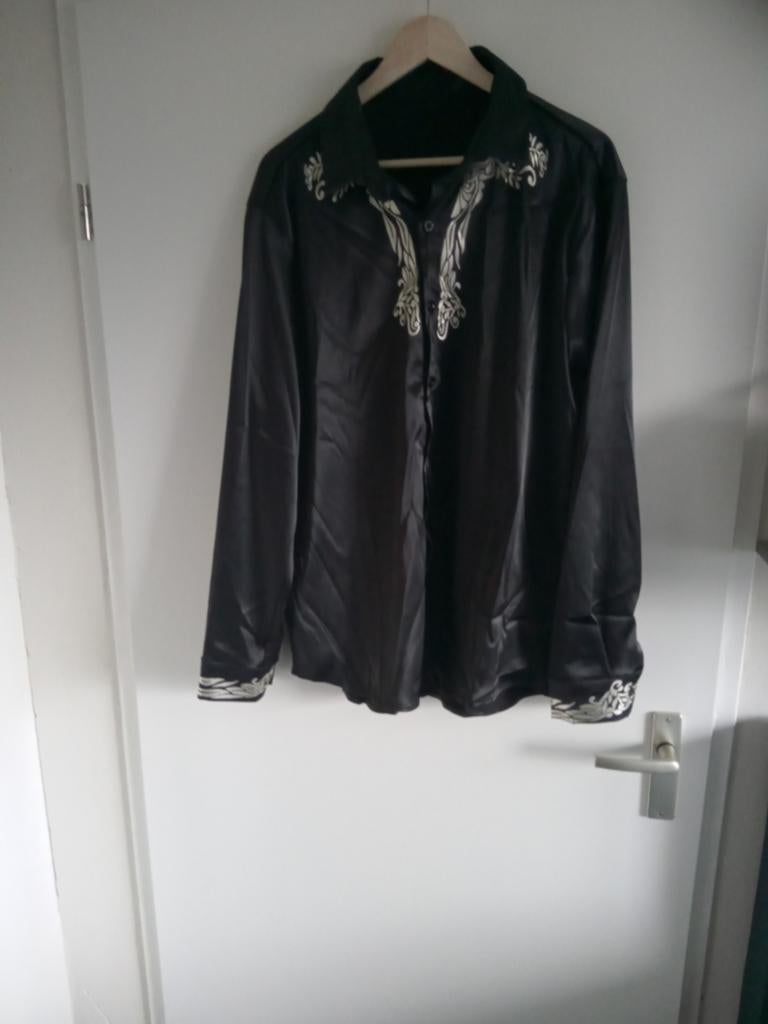 Zwart satijnen overhemd met borduursel xxl, Onbekend, Zwart, Ophalen of Verzenden, Zo goed als nieuw